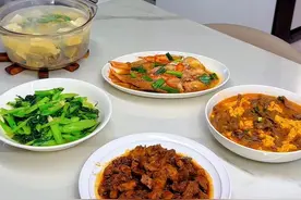 福建小学生午餐 | 家常菜美食教程 春天这个季节普罗旺斯番茄又上市了，搭配做了番茄鸡蛋牛肉，豆酱焖红杉鱼，红烧梅头肉，清炒芥兰，花蛤豆腐汤！视频封面
