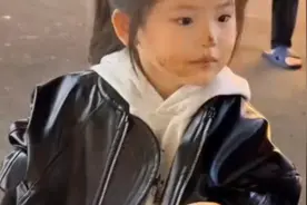 抓青蛙吃烤串的女孩，后续牛蛙给她爸爸嘎了，哭得伤心吃的真是香视频封面