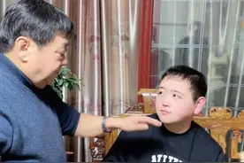 大孙子守护着爷爷奶奶，孙子是爷爷晚年的糖，爷爷是孙子少年的光#爷孙情#陪伴是最大的幸福  @双双哥视频封面