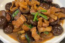 猪脚筋 猪脚筋焖香菇#香菇 #猪脚筋 #假期吃什么