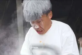 还是不要看热闹的好 这就是看热闹的后果#搞笑视频 #搞笑日常 #农村搞笑段子 #爆笑视频视频封面