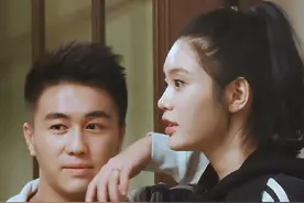 奚梦瑶做客于谦家，一个动作暴露了她超高的情商，奚梦瑶的生活常识，足够维持他们两一辈子的新鲜感#奚梦瑶 #何猷君 #婚姻 #家庭 #高情商视频封面