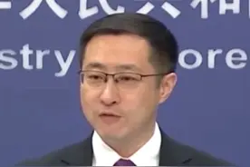 日本称首次发现中国两艘航母在太平洋海域活动，外交部回应视频封面