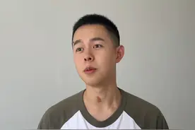 大一的张涛扮演了奇怪的角色… #大学生 #天才视频封面