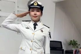 挑战退役后军装还能穿上吗 战友们，你们现在的军装还能穿了吗#退役军人 #军装 #女兵退伍 #变装 #军旅生涯终生难忘视频封面