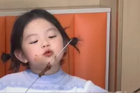 可爱的女孩子吃到好吃的真的会忍不住手舞足蹈呢～ #是田点吖 #无忧无虑的年纪 #溢出屏幕的快乐 #治愈 #饭搭子视频封面