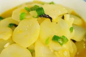 夏日开胃神器：紫苏焖土豆的清爽诱惑！ #餐饮创业 #抖音美食推荐官 #餐饮人拍抖音视频封面