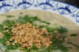 萝卜羹汤 视频拍摄@马老丝和刘大厨 冬吃萝卜夏吃姜，正是吃萝卜的季节。#萝卜 #烧汤 #餐饮人拍抖音视频封面