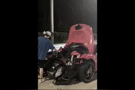 法拉利追飞机爱情故事持续为您播出！ "法拉利追飞机爱情故事视频封面