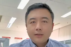安排家长校门口执勤合理吗？当地回应:必须完全自愿#声量计划 #家长执勤 #雷哥说新闻视频封面