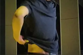 我喜欢给我昂贵东西的人 就比如时间 尊重 支持 耐心 宠爱 信任和陪伴 这样会让我觉得自己也站 在幸福的一角了#随性摇摆#男人跳舞妖娆起来也是无敌的 #背影 #ktv正确打开方式 #摆胯舞