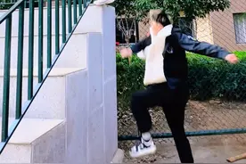 保安大战跑酷外卖小哥#跑酷 #外卖小哥无所不能视频封面