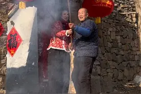 有你相守身旁，我醉了又何妨——之一元复始，万象更新！过年啦！贴对联，放鞭炮，辞旧岁，迎新春！#新年快乐 #贴春联贴福气 #炊烟升起的地方 #初心看世界视频封面