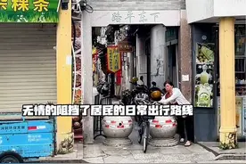 潮州古城的石墩看似为规范交通与保护风貌，却成了居民出行阻碍。老人买菜、孩子上学、上班族通勤皆受影响，行动不便者更是艰难。决策者应以人为本，倾听居民声音，拆除石墩，还居民畅通出行。#潮州古城、#石墩挡道、#居民出行、#决策失误#潮州视频封面