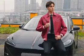 当赛博重庆遇见中国红，这才是passion！#红旗天工05PassionRed #电车冬季不焦虑视频封面