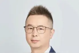 客观看待机器人马拉松比赛，技术进步从来都不是一帆风顺 客观看待机器人马拉松比赛 技术进步从来都不是一帆风顺的，保持客观理性#掘金计划2025 #财经#经济#社会 #商业思维视频封面