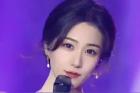 #卜卦 你是一束光，带给我温暖和爱#现场版live #柔美纯净的嗓音 #人美歌甜百听不厌 #清纯甜美 @韩晴小可爱🦖