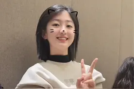 有人问为啥8年级还敢请假2个月在家自习，因为我们没那么焦虑，今年大宝说想学雅思，那就趁初二还有点时间就让孩子自己掌握时间学点她自己想要的 #张忻然 #初中生