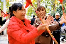 多彩贵州，民族特色和文化太迷人啦！#一见爱上传统文化 #四路花灯 跟星星似的闪亮，把岁月照得美美的；#南方二人转 像仙女跳舞，古韵十足；#金钱杆舞 就是跳动的音符，声音好听极啦！非遗里面满满的情，就像春风轻轻吹，心里暖乎乎的。那些#非遗守护非人 呀，他们就是希望的大灯塔，快乐的小喷泉，信念的大火把永远不灭！来吧，跟着音乐嗨起来🌟视频封面