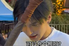 本色出演:人不像人 鬼不像鬼 #万圣节 #整蛊npc视频封面