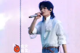 第一次音乐节的丁禹兮，虽然有点紧张，但真的稳稳的！#丁禹兮#巅峰纪元春日邀请函#巅峰音乐节#丁禹兮音乐节彩排路透视频封面