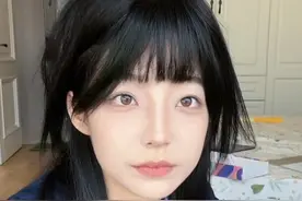 一个想换发型的女孩悄悄的碎了