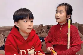 不是说好的谁输谁干家务活么，妹妹每次都耍赖，还好有哥哥宠着！ #哥哥宠妹妹 #兄妹日常温馨 #兄妹情深亲情最可贵 #兄妹俩一起长大的幸福视频封面