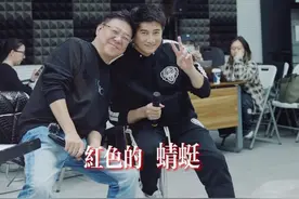 我们相识陪伴彼此三十余年。多年以后的每一次见面，都会边唱边怀念一起追逐过的那只#红蜻蜓 #2025姜育恒永远演唱会 #姜育恒视频封面