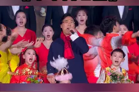 尾声歌曲《中华同心圆》由著名歌唱家#廖昌永 与上海音乐学院的少数民族学生代表、上海歌剧院合唱团深情献唱，唱响对中华民族多元一体、和谐共生美好愿景的深情表达。节目中来自中福会少年宫的小朋友们将身着56个民族的多彩服饰共同起舞，携手共建各族群众和谐共融的幸福美好家园。悠扬的歌声传递出中华民族团结一心、共筑梦想的美好愿景，也象征着上海这座城市在中国式现代化征程中，与全国人民携手共进，画出最大 “同心圆”。#就等你回家了视频封面