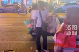 洛阳43岁母亲进城卖瓜露宿街头 为省钱在饭店接面汤：顶饿又解渴#河南dou知道 #洛阳同城