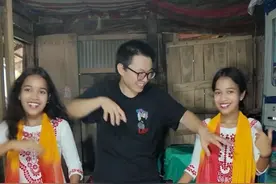 和印度双胞胎相亲，女孩都喜欢我，父亲问什么时候结婚，怎么办？ #千万生活dou来拍 #相亲 #印度 #孟加拉