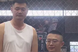 别人眼中的“海拔优势”我眼中的“甜蜜负担”#2米36的人生原来远没有表面风光 #启辰VX6大平层#装得下世界最高夫妻的移动大平层 #篮球