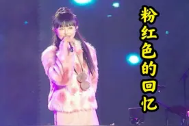 这是哪首歌的主题曲呢？经典老歌《粉红色的回忆》女生翻唱版 夏天夏天悄悄过去留下小秘密@🐱萌小猫🎤¹⁰²⁴ #真人真唱 #户外唱歌 #萌小猫 #经典老歌 #演出现场视频视频封面