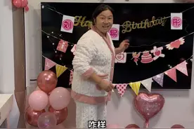 女儿要过十岁生日了，老公半夜起来打算给她一个惊喜，希望她能喜欢#过生日要有仪式感 #生日礼物 #用心准备的礼物才是惊喜 #生日快乐 #生日视频封面