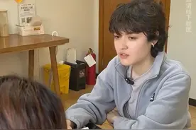 当外国人第一次看中医 #中医养生 #老外在中国 #让老外感受中国文化 #中医视频封面