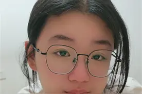 初中女儿撒娇想和妈妈睡，妈妈一句话让她热泪盈眶，这一刻还有什么比健康快乐更重要！#养娃不易 #初中生教育 #孩子加油视频封面