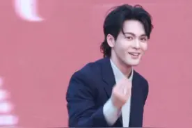 #曾舜晞 走红毯把戒指甩飞了 哈哈哈