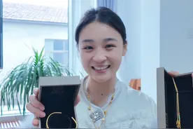 以前觉得黄金俗 但现在就想做个俗人！又花了近20w入手黄金✨因为黄金的寓意是富时可做首饰，穷时可做盘缠 懂的人都懂！#宝妈 #金手镯 #新年礼物视频封面