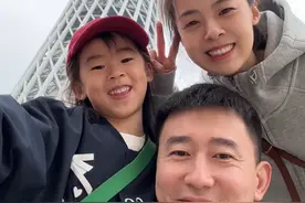 爸爸在广州塔上说恐高，糯米批评他恐高怎么当的飞行员哈哈哈～ #又是被女儿治愈的一天 #机长爸爸 #我在南方过春天 #就让幸福在此刻圆满视频封面