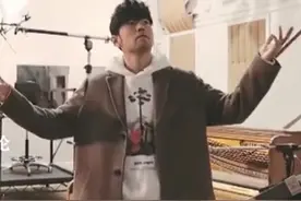 #周杰伦 新作《即兴曲》将于今晚0点上线，新专辑正在录音！网友：看完#国足 生死战正好听歌。