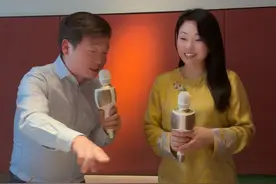 笑得稀烂的阿庆嫂#省服姐英歌 和阴险狡诈的刁德一 #录制现场 #户外唱歌 #相聚一刻 @维和老兵黄伟视频封面