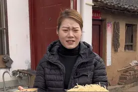特色美食 糊卜 #我的乡村生活 好多兄弟竟然不知道糊卜是啥 今天#雨旸姐 给兄弟们做一次 让兄弟们看看#谁懂这一口的好吃程度 #内容启发搜索 #人间烟火