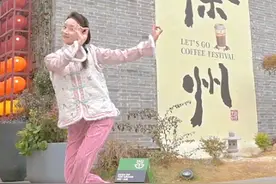 过年记得来徐州，我在徐州等你哦🥰#抖来徐州过大年 #水韵江苏冬季好食光   抖来抖来抖来哈（徐州话）😆@抖音短视频 @DOU+小助手 #台下指挥教师表情包视频封面