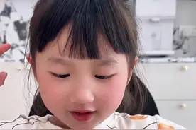 难以置信 肉肉一整盘都给我吃的吗#宝宝吃饭 #自主进食 #萌宝小吃货