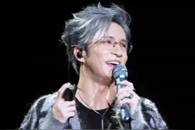 2/28 南京单依纯演唱会嘉宾 全程 昨天真的好帅好帅！！《像风一样》和《在那天回不去的路上》都好好听！ #薛之谦 #薛之谦演唱会  #薛之谦天外来物巡回演唱会  #单依纯演唱会嘉宾是薛之谦 #神级现场视频封面