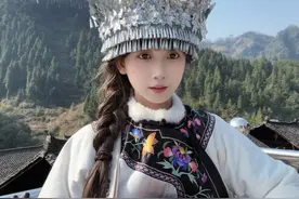 让我将你心儿摘下！#苗疆少女 #抽象 #反差 #精神状态belike #吉他弹唱视频封面