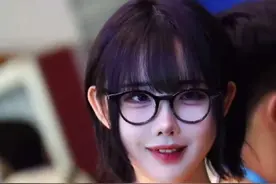 #高颜值 #小姐姐 #卡哇伊 #闪光少女 #bw漫展 韩coser第三天继续营业 工作服依旧吊打老乡鸡