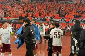 韩国光州FC队员感谢山东泰山球迷，值得点赞#山东泰山队 #亚冠 #山东泰山VS光州FC视频封面