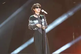 你们两个是非得晋级一个吗！ #张碧晨周震南对唱马只想唱倒对方