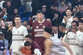 社牛糊糊，干了很多周琦不敢干也不能干的事儿#周琦 #cba全明星周末